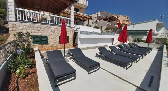 Heated Infinity Pool, Family Apartment With Panoramic sea View 3, Забронировать Апартаменты/квартира Отели Сплитско-Далматинской жупания с парковкой, Парковка