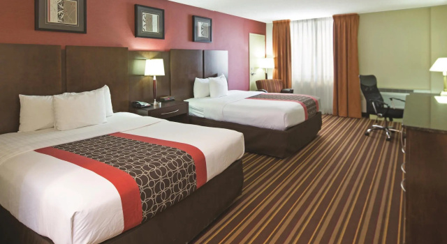 Кровать в общем номере DoubleTree by Hilton Salisbury