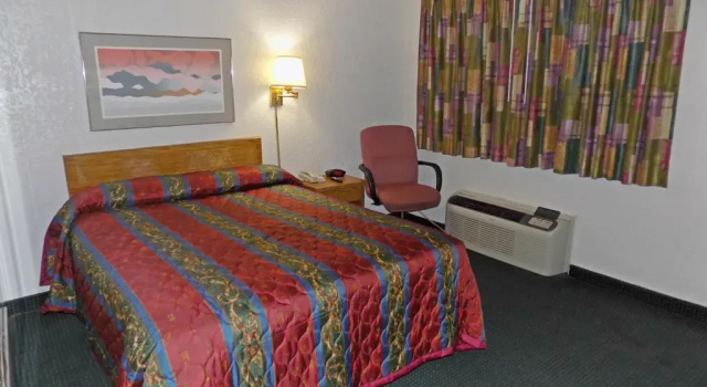 Двухместный номер Standard Plaza Inn