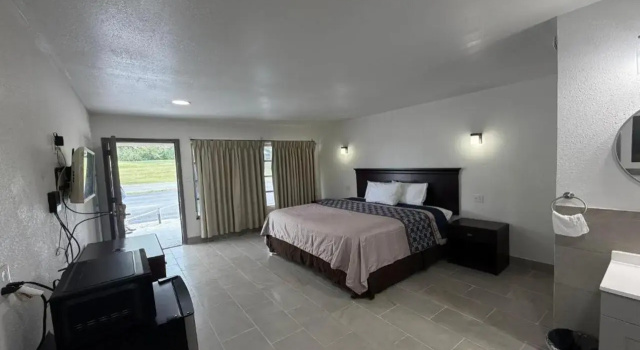 Friendship Inn Near Golf Course Ocala FL, Забронировать Отель Отели Окала с парковкой, Парковка