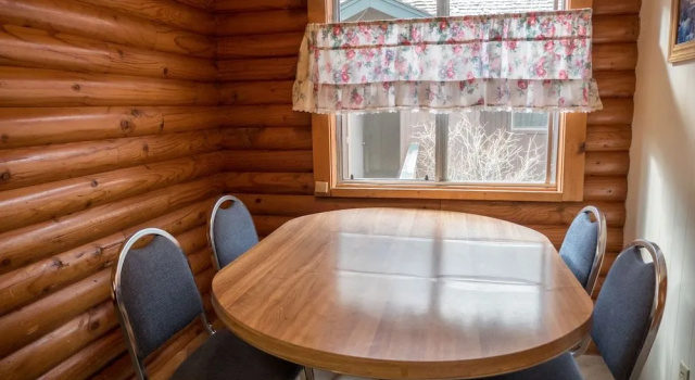 Whispering Pines, Book Mini-hotel Hoteller i June Lake med parkering, Parkering