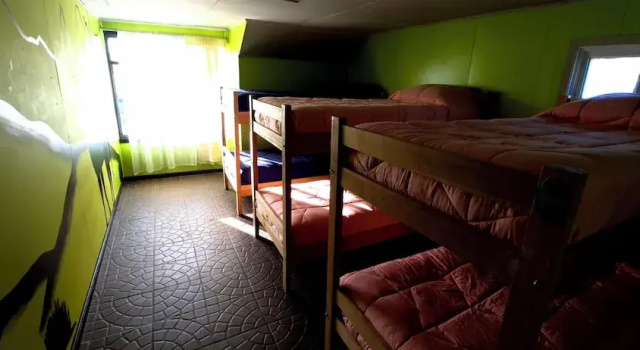 Кровать в общем номере Leyna's Home