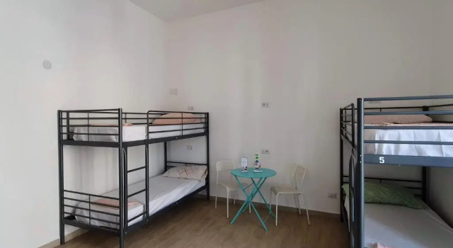 Кровать в общем номере Hostel Mancini Naples