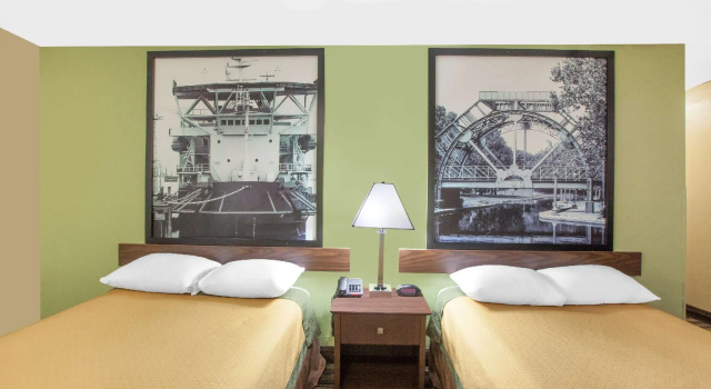 Четырёхместный номер Standard Super 8 by Wyndham Natchitoches