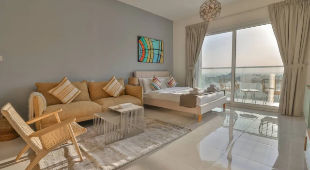 Апартаменты с балконом и с видом на город Stunning Studio near Downtown Dubai