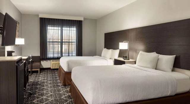 La Quinta Inn & Suites By Wyndham Lake George, Book Hotel Hoteller i New York State med parkering, Parkering