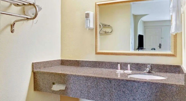 Номер Days Inn & Suites by Wyndham Stockbridge South Atlanta