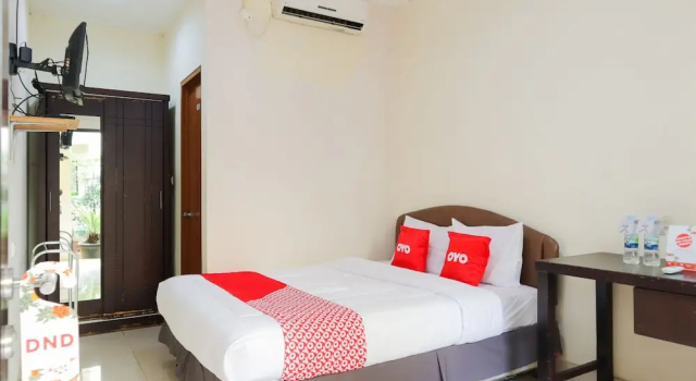 OYO 1584 Mamandas Mansion, Đặt Khách sạn Khách sạn tại Jakarta có Bãi đậu xe, Bãi đậu xe