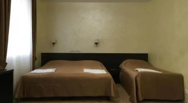 Guest House Tveritsy, Забронировать Гостевой дом Отели Ярославля с парковкой, рядом с Губернаторский сад, Парковка