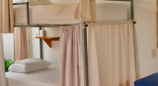 Pat în dormitor SurfNest Tamarindos