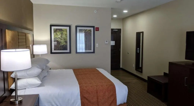 Люкс Deluxe Best Western Plus Hinton Inn & Suites