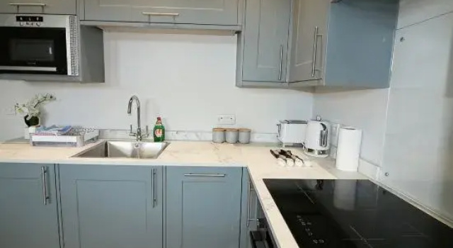 Sea View 2-Bed Family Apt w/ Free Gym & Parking, Rezervasyon Otel Dorset otoparklı oteller, Otopark