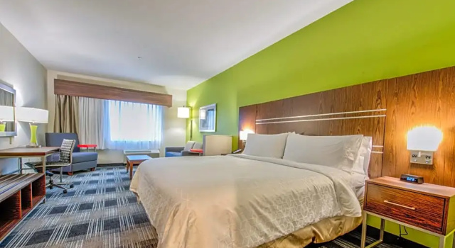 Люкс Standard Holiday Inn Express & Suites Dallas NW - Farmers Branch by IHG