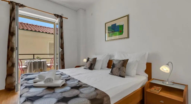 Студия с балконом Apartment Caluna