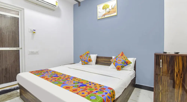 Fabexpress Anandam Palace Guest House