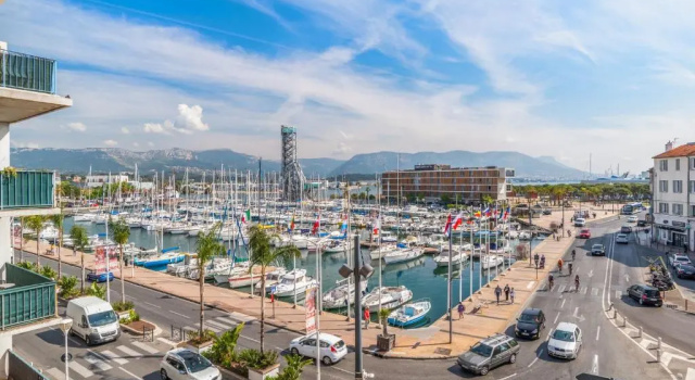 Wonderful apartment with a view on the port of La Seyne-sur-mer - Welkeys, Забронировать Апартаменты/квартира Отели Var coast с парковкой, Парковка
