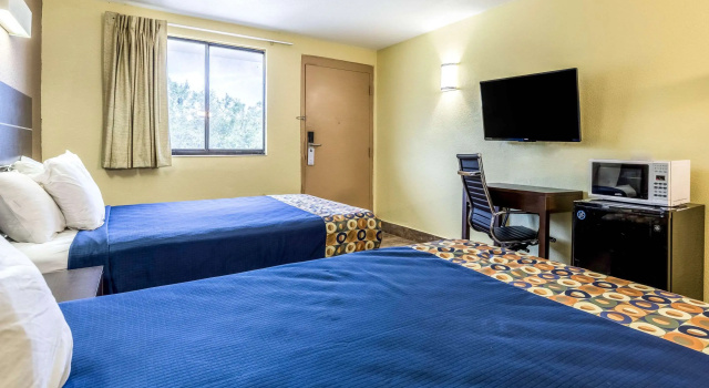 Четырёхместный номер Standard Rodeway Inn Fairgrounds-Casino