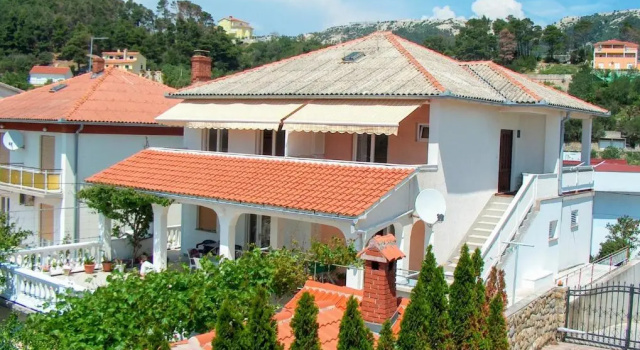 Guest House Mireja, Забронировать Гостевой дом Отели острова Раба с парковкой, Парковка
