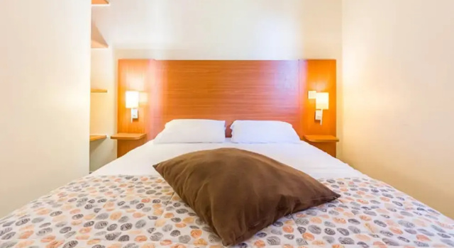 Vacancéole - Relais du Plessis Resort & Spa, Забронировать Курортный отель Отели Шавень с бассейном, Бассейн