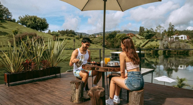 Номер Comfort с балконом и с видом на озеро Domus Glamping Guatapé