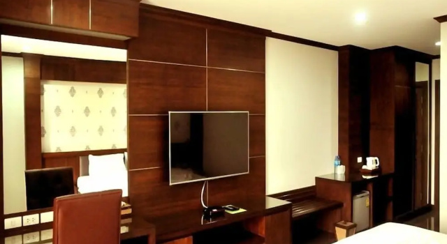 Двухместный номер Standard с балконом и с видом на озеро Green Hill Hotel Phayao