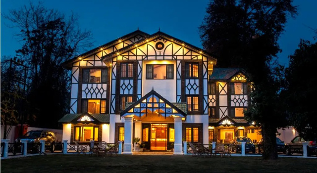 Lemon Tree Hotel Srinagar, Забронировать Отель Отели Джамму и Кашмира 4 звезды, 4*