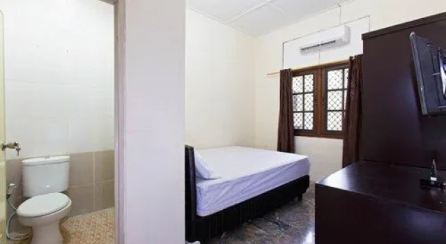 RedDoorz @ Cempaka Putih Barat, Rezervați Hotel Hoteluri în Jakarta cu parcare, Parcare