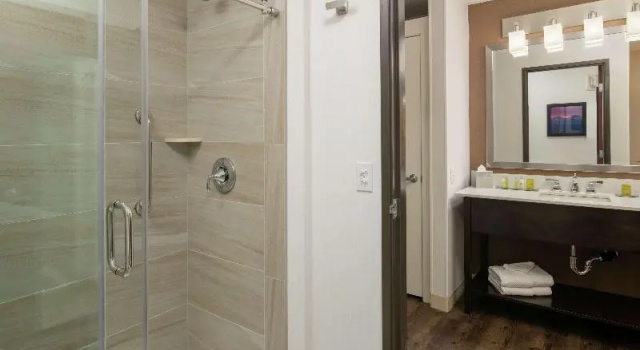 Шестиместный номер Standard DoubleTree by Hilton Portland Tigard