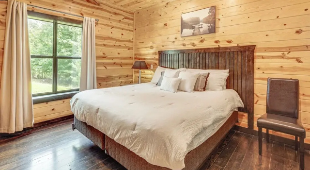 Cabin w/ Hot Tub & Deck: 5 Mi to Broken Bow Lake, Buchen Sie Ferienhaus Hochatown 