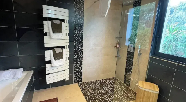 Двухместный номер Luxury c 1 комнатой с частичным видом на море L'ESCALE COTE BLEUE B&B AND Spa