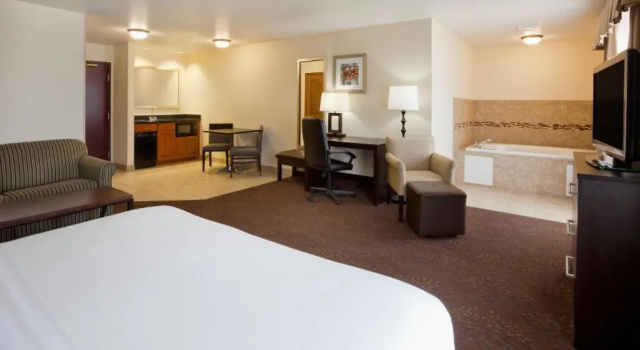 Люкс Holiday Inn Express & Suites Aberdeen by IHG