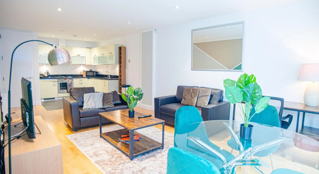 Spacious One Bed Apartment w Balcony in Farringdon, Забронировать Апартаменты/квартира Лондон Большой Лондон