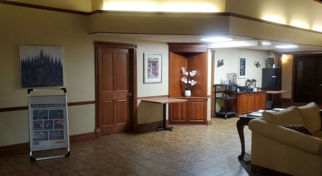 Avalon Hotel And Conference Center