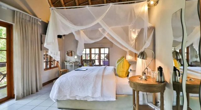 Двухместный номер Deluxe с балконом Kruger Riverside Lodge - No Load-shedding