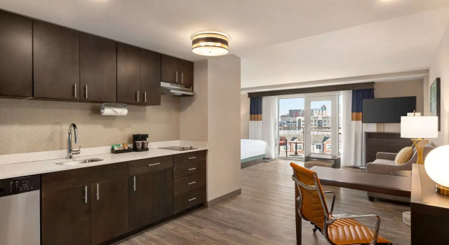 Двухместный люкс с балконом Homewood Suites by Hilton Indianapolis Downtown IUPUI