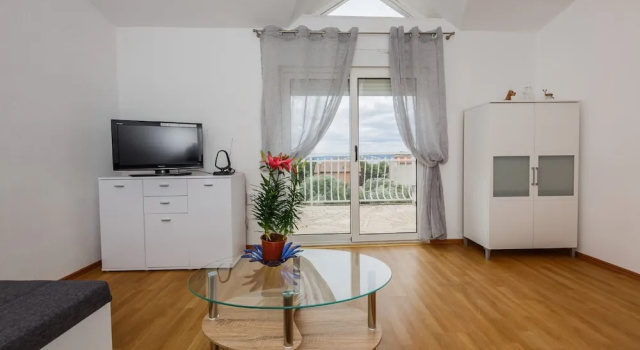 A2- apt With Terrace With the sea View and Garden, Забронировать Апартаменты/квартира Рудин Сплитско-Далматинская жупания