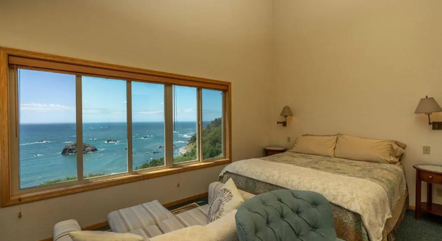 Люкс Deluxe Turtle Rocks Oceanfront Inn