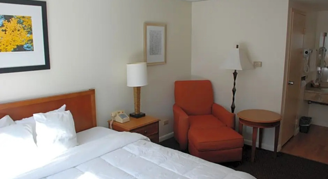 Номер Standard с видом на горы Monarch Mountain Lodge