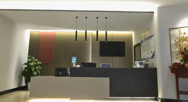 Holiday Inn Hebi Xianhe Lake (Qibin Avenue Municipal Government Branch), Забронировать Отель Хеби Хэнань