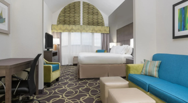 Двухместный люкс Holiday Inn Express Hotel & Suites Ames by IHG