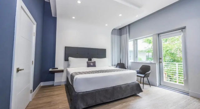 Двухместный номер Premier с балконом Kent Hotel