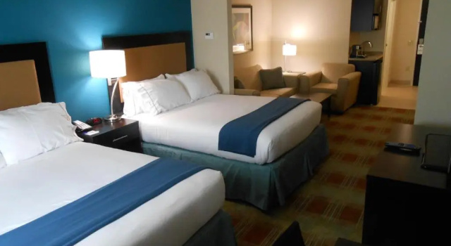 Четырёхместный люкс Holiday Inn Express & Suites Houston Northwest-Brookhollow by IHG