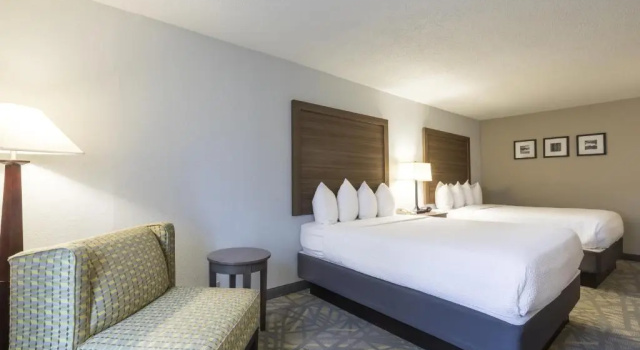 Четырёхместный номер Standard La Quinta Inn & Suites by Wyndham Downtown Asheville