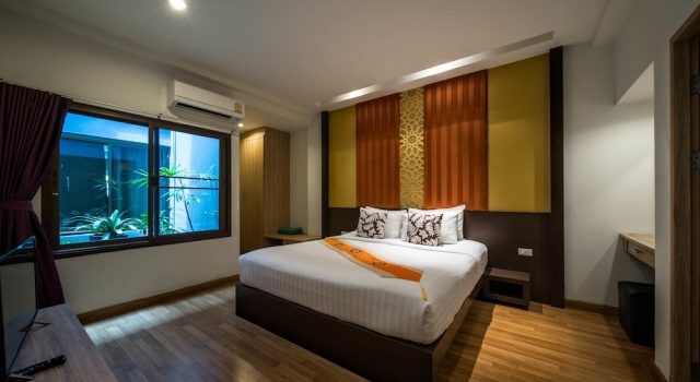 Люкс с 2 комнатами с балконом и с видом на море Kamala Beachfront Apartment