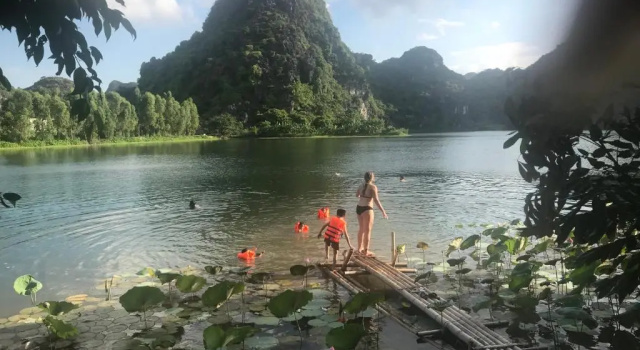 Семейный номер Standard с видом на горы Trang An Lotus Lake Homestay