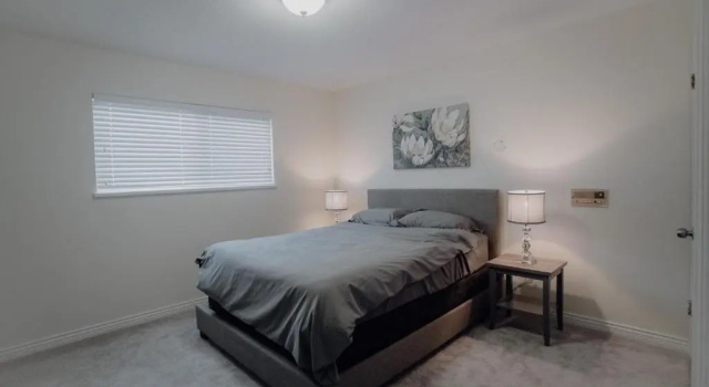 Cozy & spacious beautiful house in heart of the city, Забронировать Отель Суррей Lower Mainland British Columbia