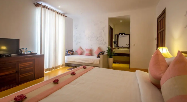 Семейный люкс с балконом VMANSION Boutique Hotel