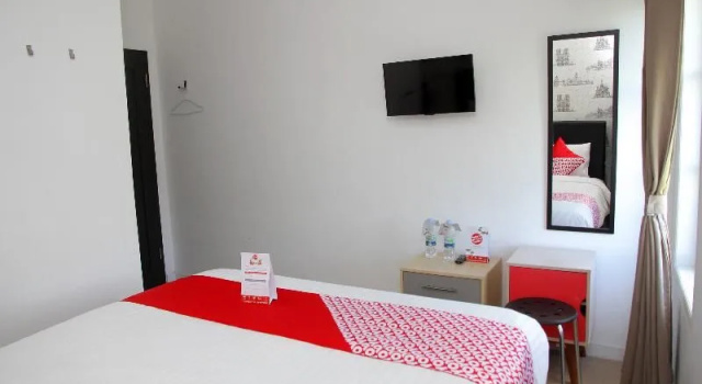 OYO 1098 Rego Hotel, Забронировать Отель Отели Палу с парковкой, Парковка