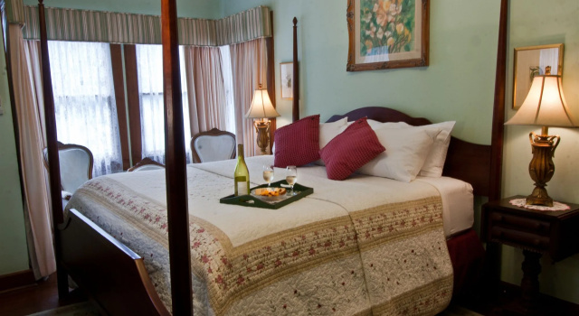 Sweetwater Branch Inn Bed and Breakfast, Rezervasyon Bed and Breakfast Gainesville Florida
