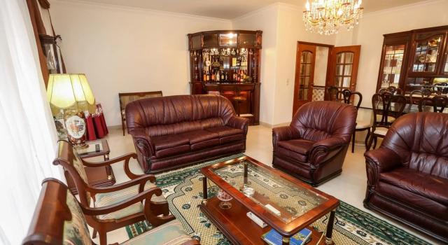 Like-home Bright Benfica Apt, Забронировать Отель Бенфика Лиссабон, рядом с Футбольный стадион «Эштадиу да Луш»